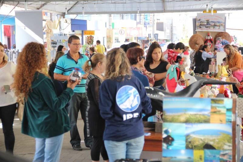 Seminário de ecoturismo amplia debate sobre turismo de observação de baleias