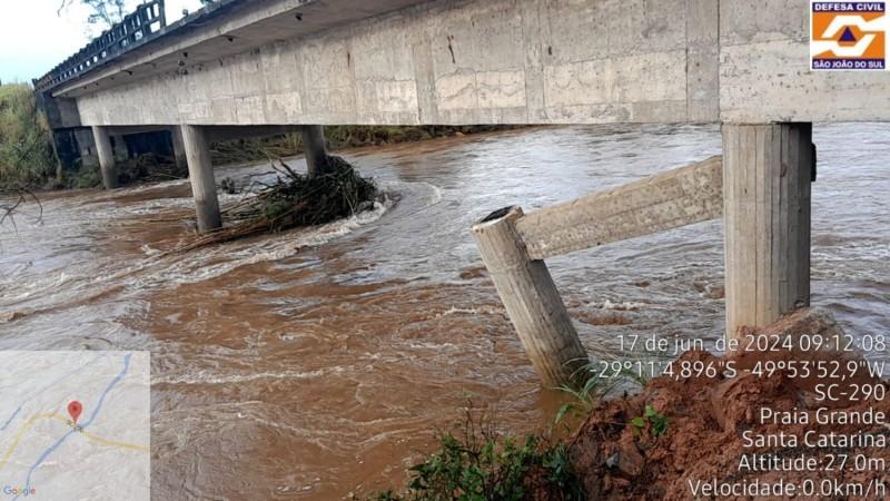 Ponte que liga São João do Sul e Praia Grande é interditada novamente