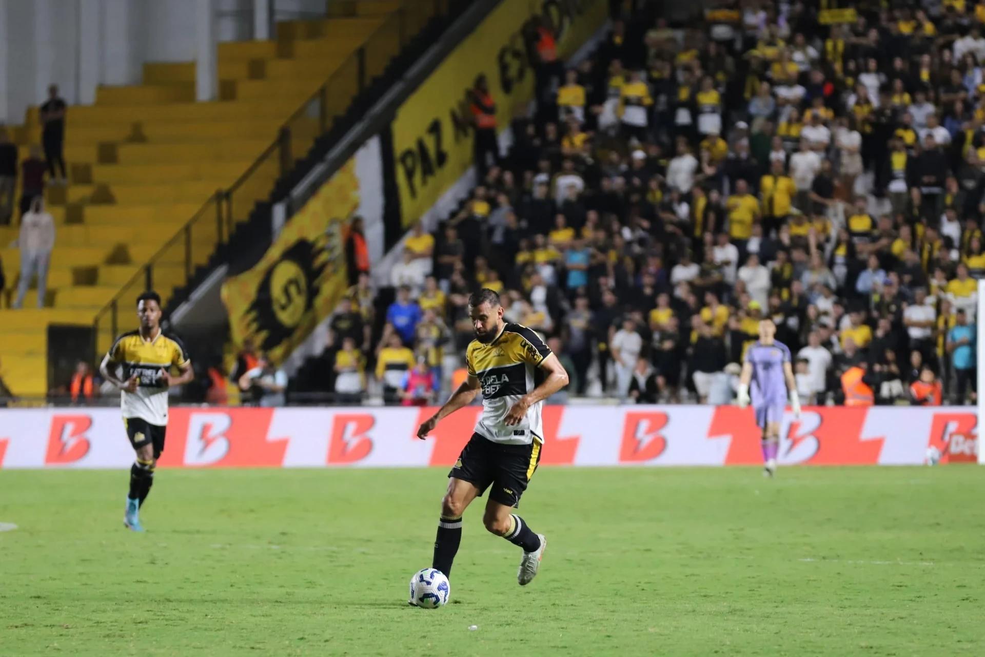 Luciano Castán comemora resultado na Copa do Brasil e mira vitória contra a Chape
