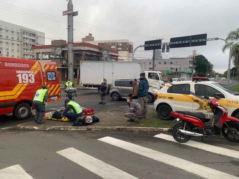 Duas pessoas ficam feridas após acidente na avenida Centenário em Criciúma