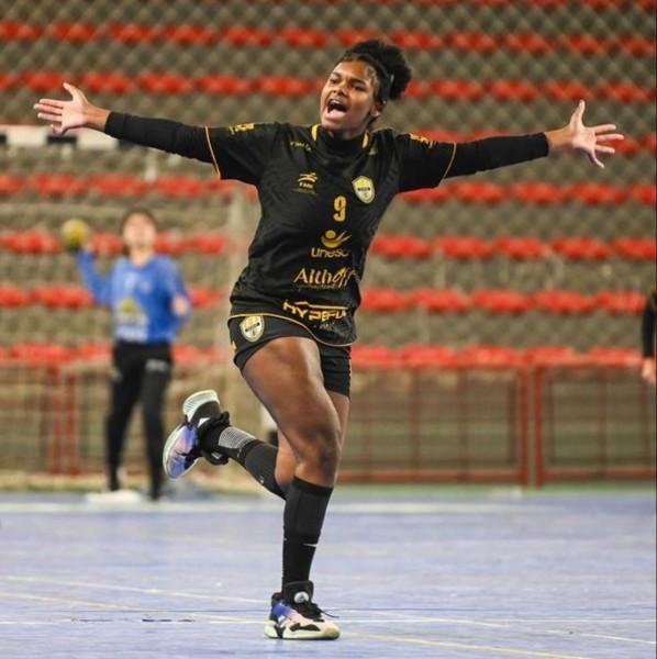 Atleta de Criciúma é convocada para Seleção Brasileira de Handebol Sub-20