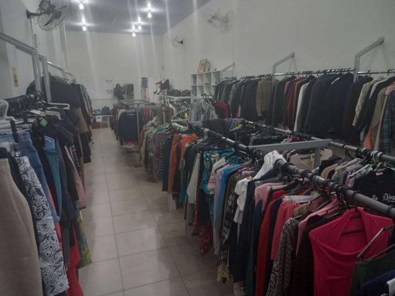 Afasc Solidária: doações para o bazar se transformam em fraldas e alimentos
