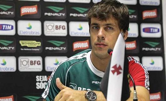 Michel Alves é apresentado pelo Vasco