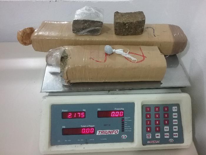 PM desarticula ponto de tráfico de drogas em Tubarão
