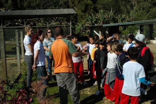 Alunos içarenses conhecem trilha ecológica da Satc