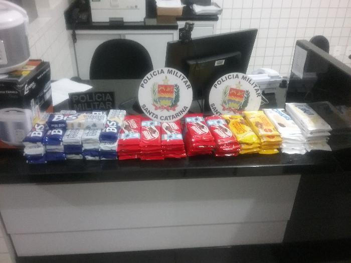PM prende homem e apreende adolescente por furto em supermercado