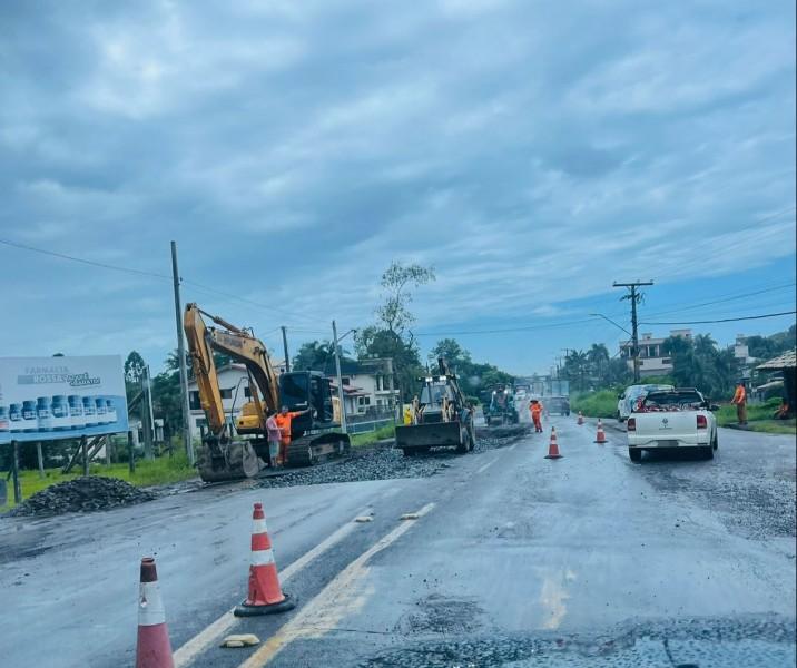 SC-445 está em obras de recuperação asfáltica; motoristas devem ficar atentos