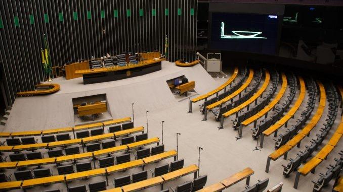 Câmara tem 243 deputados novos e renovação de 47,3%