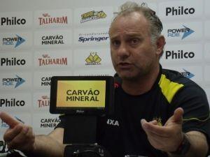 “Existe uma pequena possibilidade. Temos o compromisso de seguir em frente”, frisa Toninho Cecílio