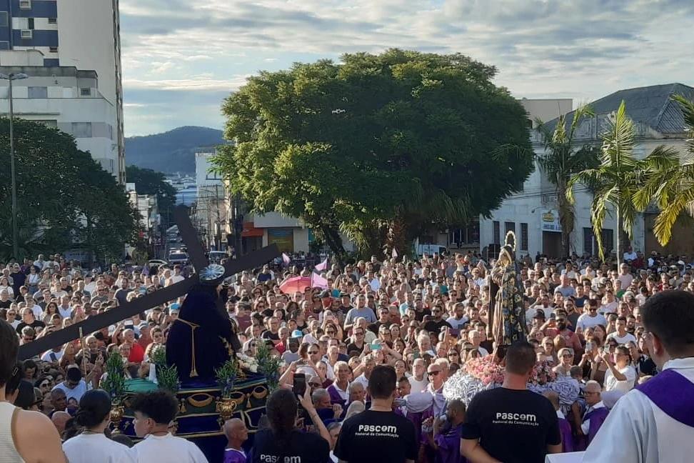 Procissão de Nosso Senhor dos Passos reúne fiéis em Tubarão