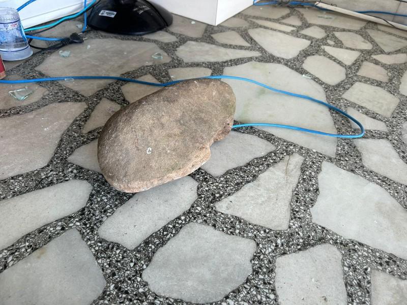 Fachada da Prefeitura de Urussanga é vandalizada e autoridades buscam identificar responsáveis