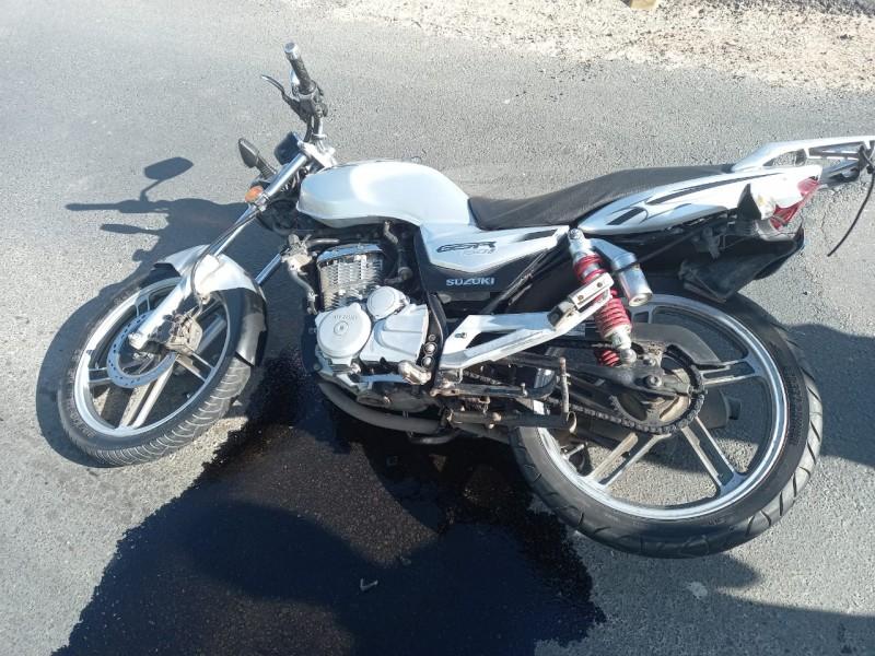 Veículo foge após colidir na traseira de motocicleta