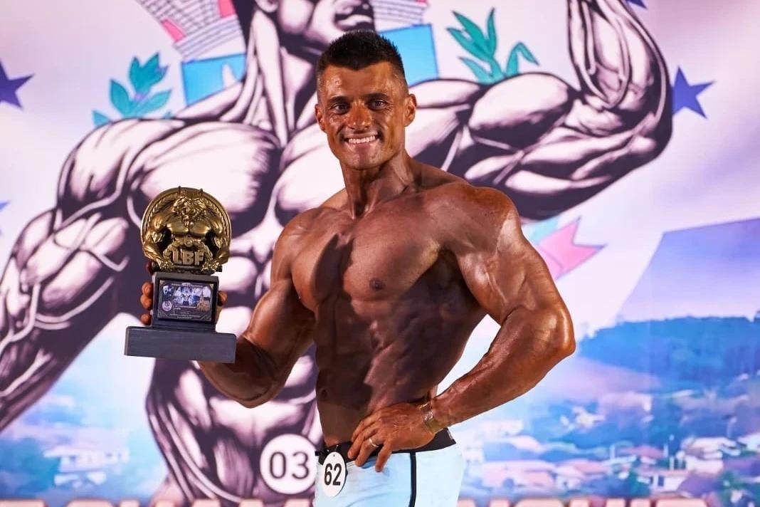 Fisiculturista de Içara é destaque em campeonato e ultrapassa marca de 50 títulos conquistados