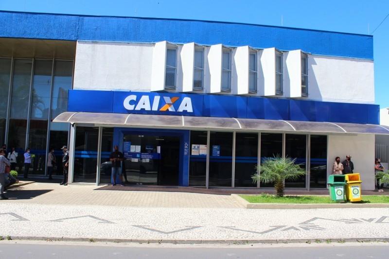 Caixa paga abono salarial para nascidos em janeiro e fevereiro