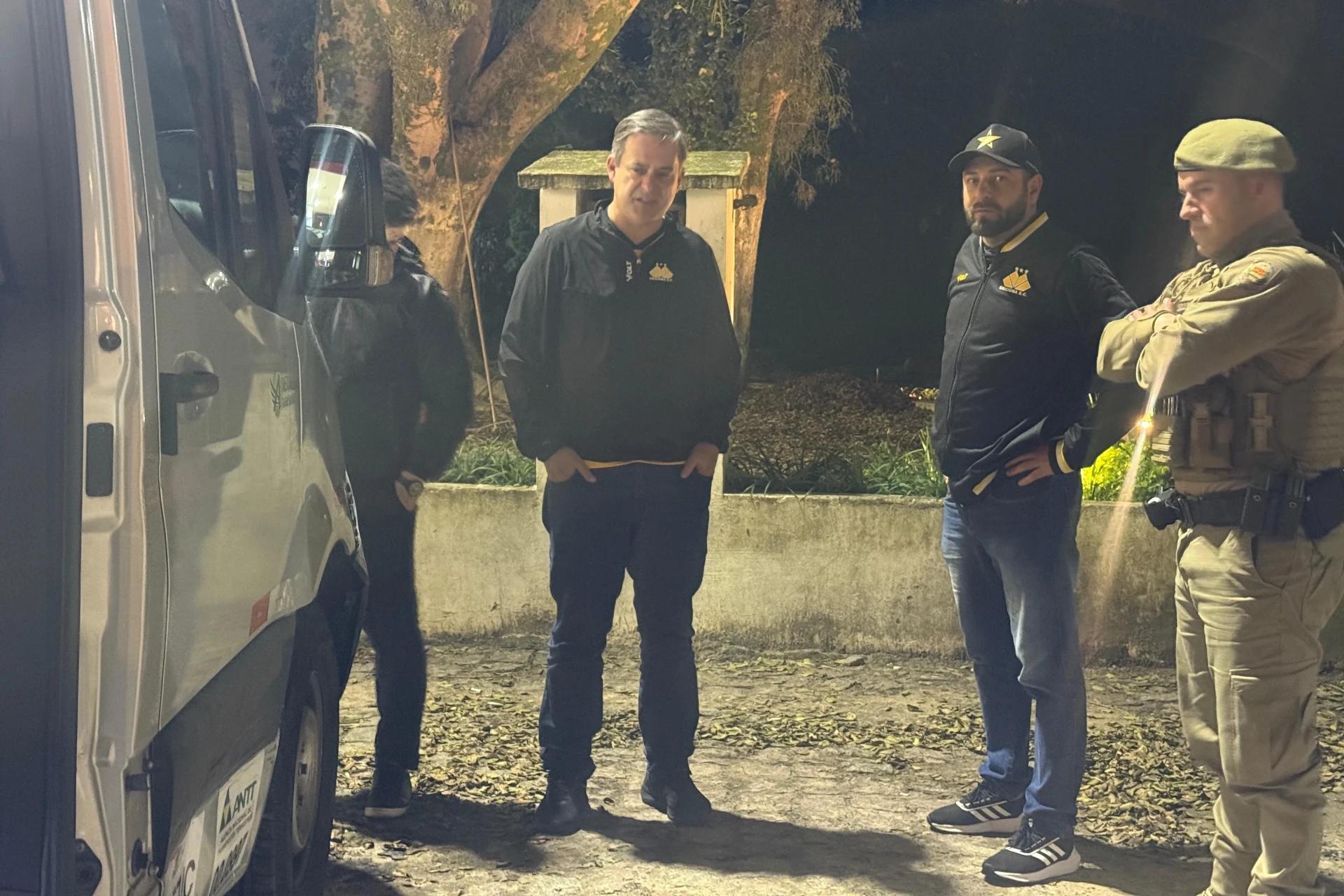 Prefeito de Criciúma condena ataque contra van de torcedores: 'vamos atrás desses marginais'