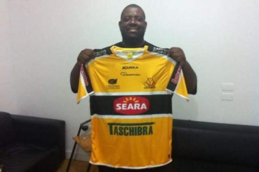 Péricles recebe camisa do Criciúma