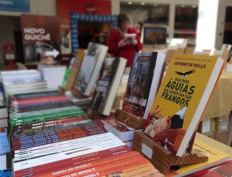 Últimos dias de Feira do Livro no Criciúma Shopping