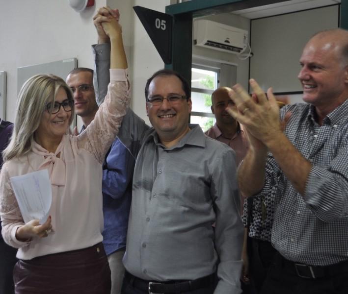 Luciane Ceretta inscreve chapa à reitoria da Unesc
