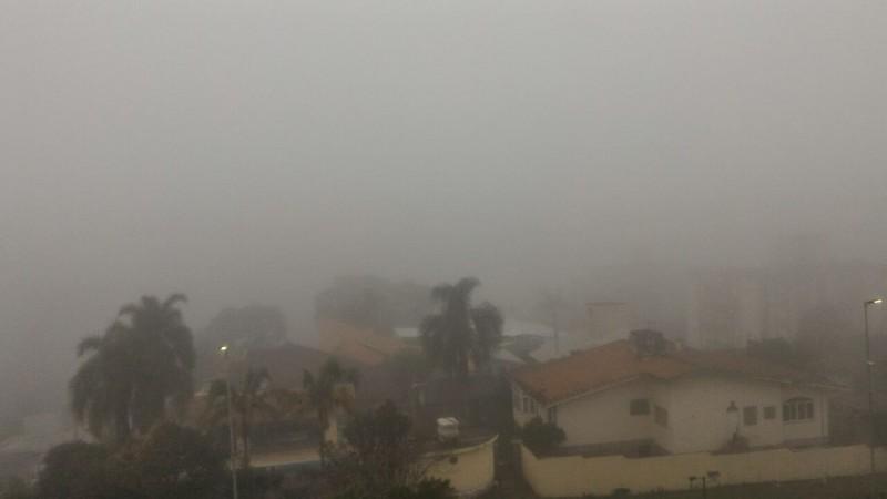 VÍDEO: Sul do Estado amanhece encoberto por forte nevoeiro marítimo