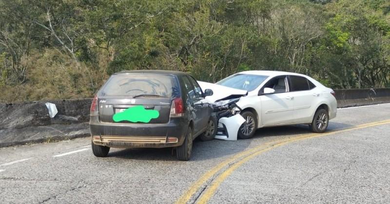 Lauro Müller: carros colidem frontalmente na Serra do Rio do Rastro