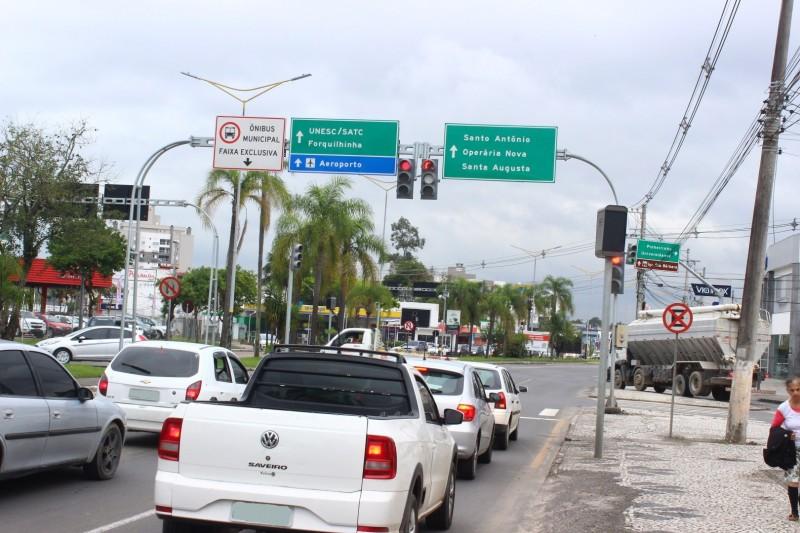 Falta de recursos impede a implantação de uma central semafórica na Avenida Centenário   