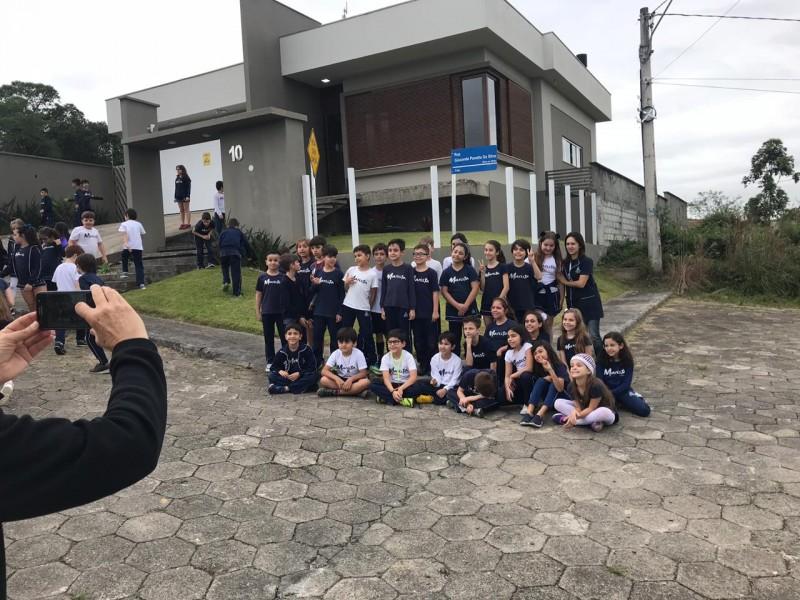 Alunos do Colégio Marista batizam e revitalizam rua sem nome