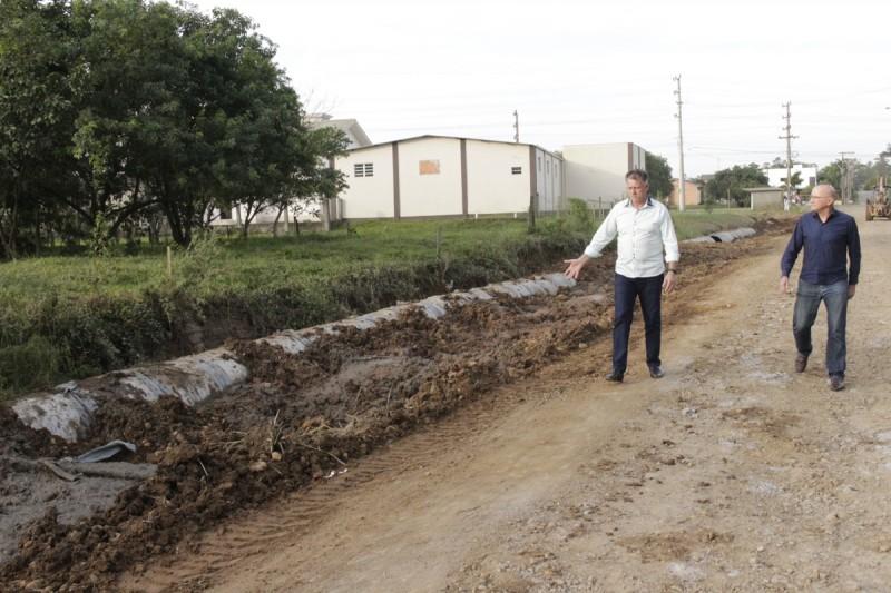 Governo de Forquilhinha entrega a ordem de serviço para pavimentar mais de 10 ruas