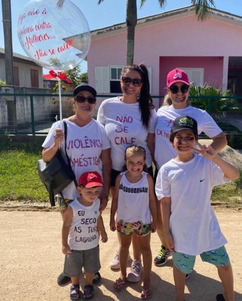 Equipe aborda violência doméstica como tema do Passeio Ciclístico da Integração em Balneário Rincão