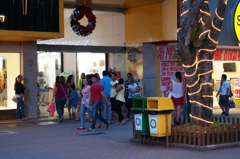 Com uma semana de horário especial, comerciante está otimista