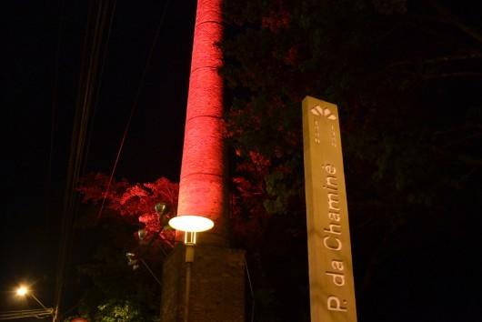 Criciúma iluminada em cor-de-rosa em campanha contra o câncer de mama