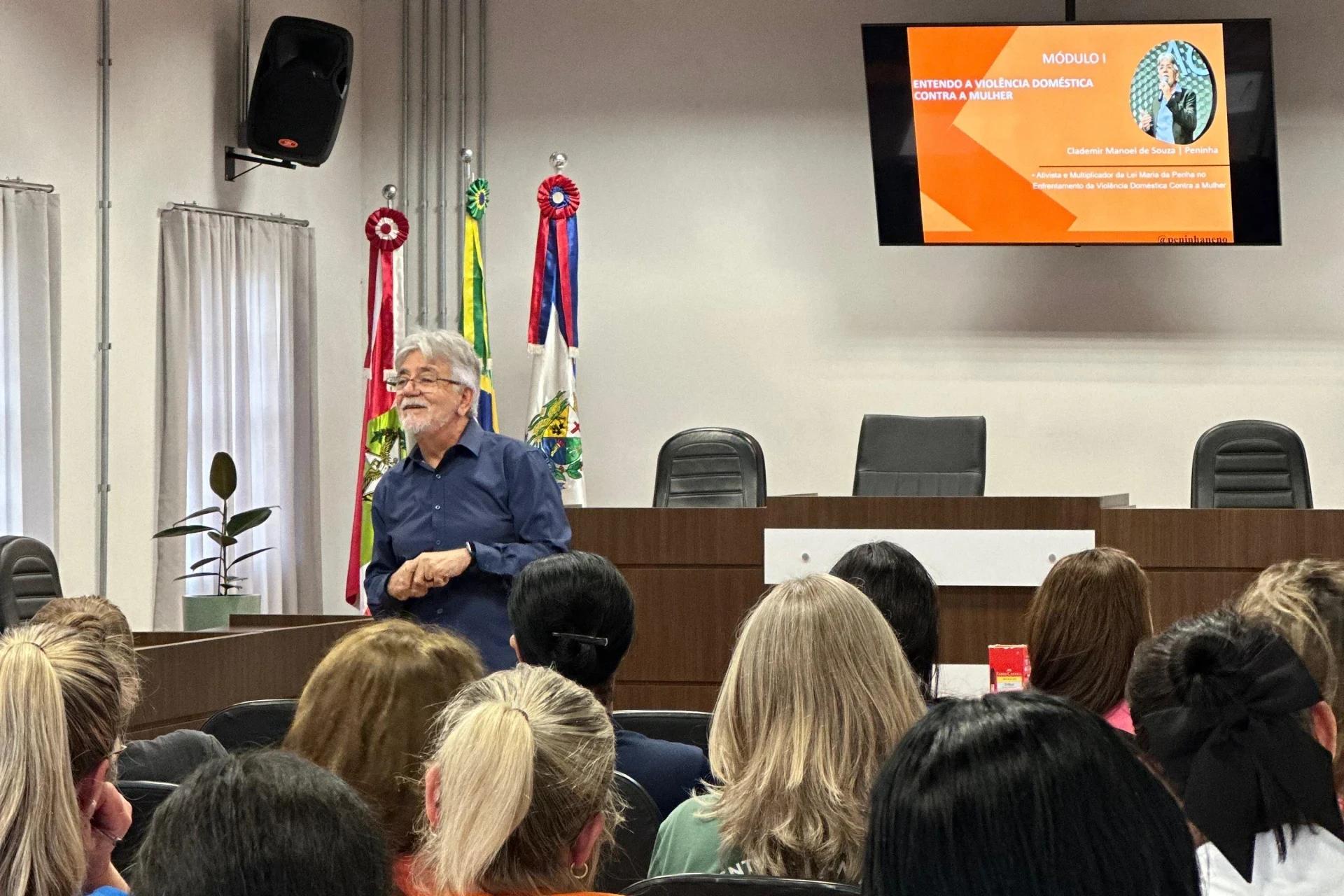 Curso sobre enfrentamento à violência contra a mulher capacita Agentes Comunitárias de Saúde