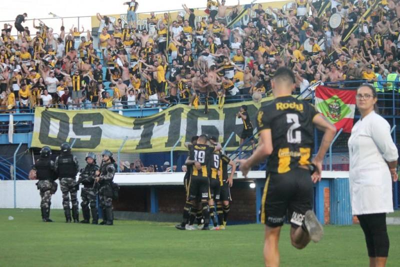 Sócios e membros de organizadas do Criciúma terão cinco ônibus gratuitos para irem à Ressacada