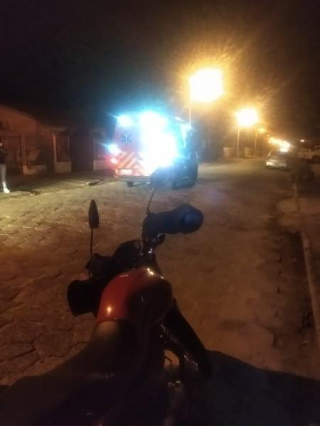 Motociclista sofre queda e é socorrido pelo Corpo de Bombeiros em Morro da Fumaça