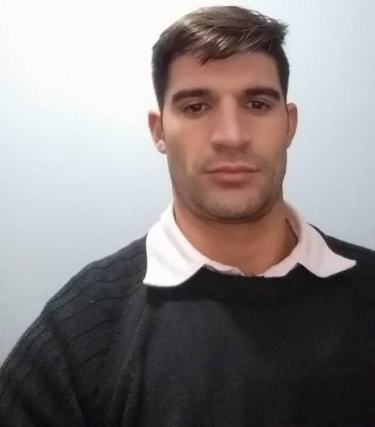Jovem é morto com disparos de arma de fogo em frente de casa noturna