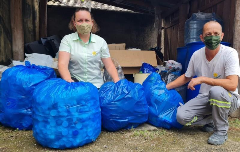 Cooperativa de energia arrecada tampinhas de garrafa em prol da causa animal