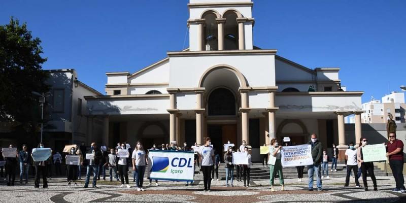 Em Içara, comerciantes protestam pela reabertura de lojas