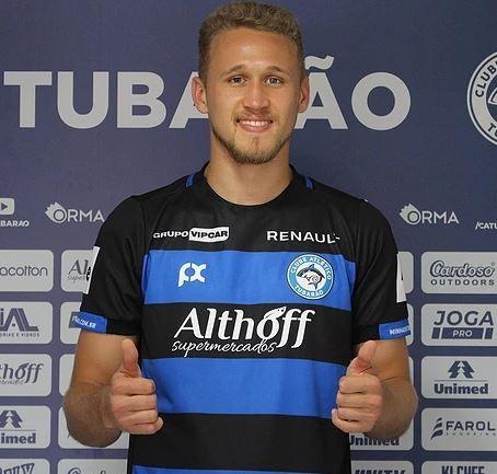 Zagueiro Daniel Taffarel é apresentado no Atlético Tubarão