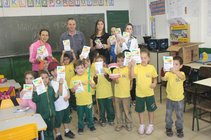 Mais de 1,6 mil kits de higiene bucal são entregues aos alunos de Maracajá