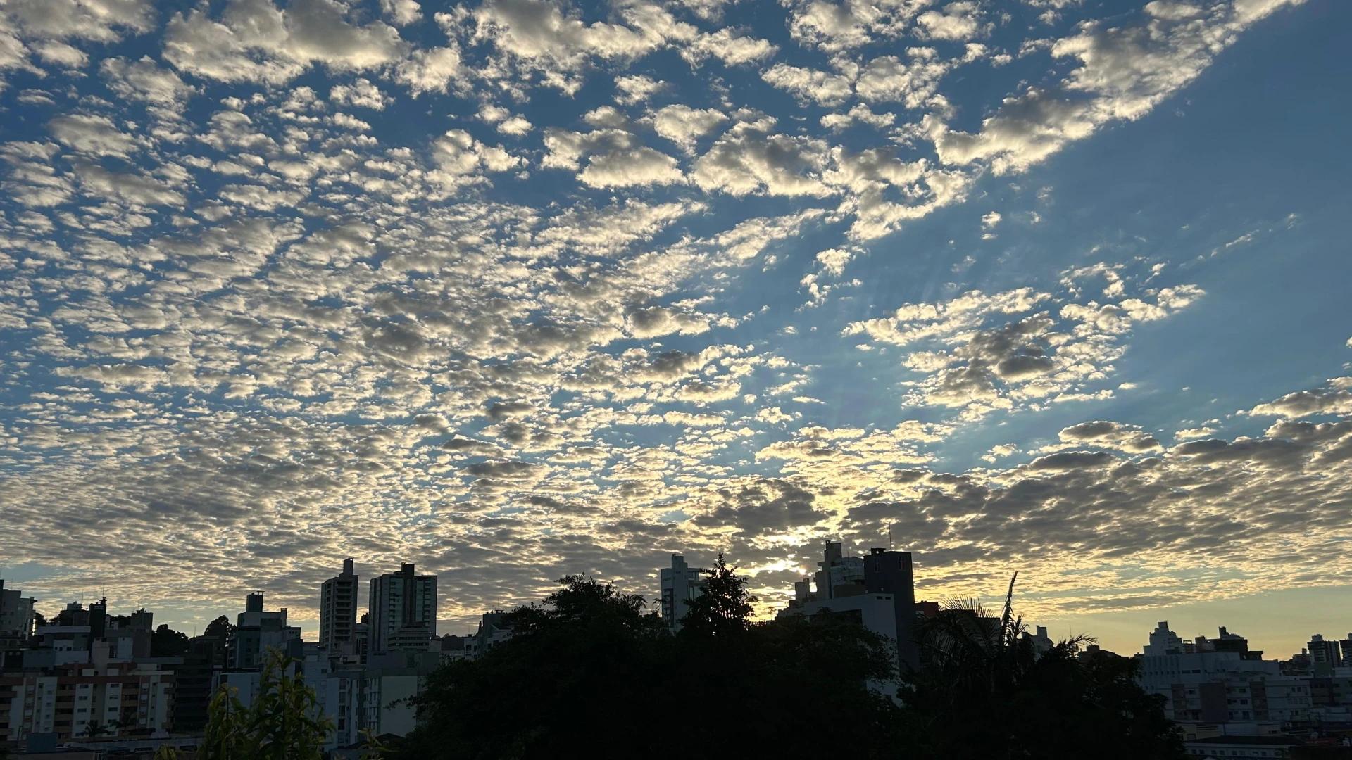 Terça-feira terá sol entre nuvens e temperaturas amenas na região carbonífera