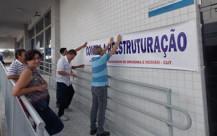 Protesto atenta para reestruturação da Caixa Econômica