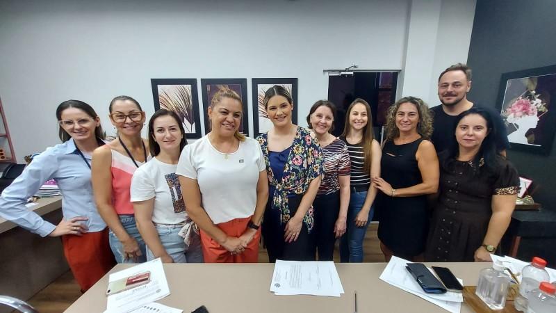 Governo de Içara empossa novos professores aprovados em concurso