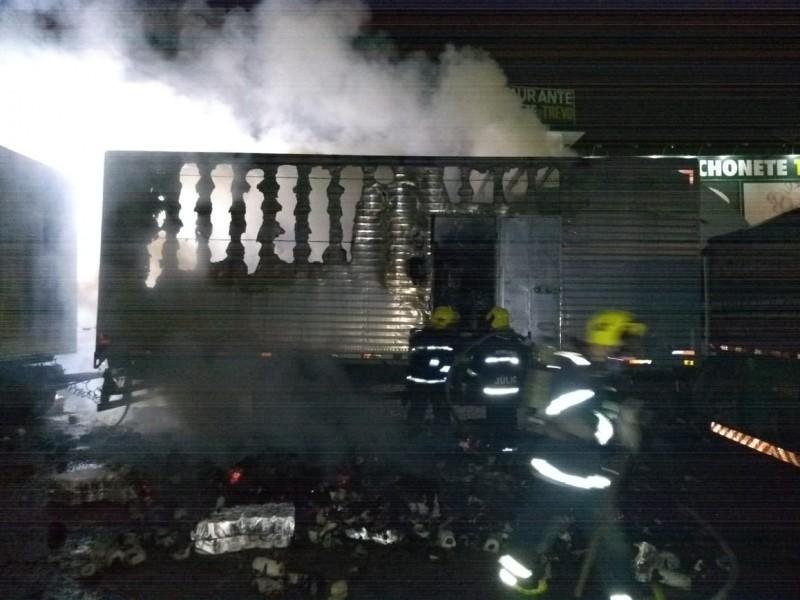 Em Tubarão, incêndio em caminhão é registrado 