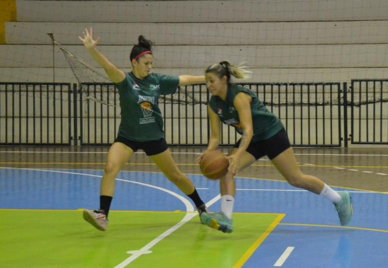 Basquete feminino de Criciúma embarca para jogos em São Paulo