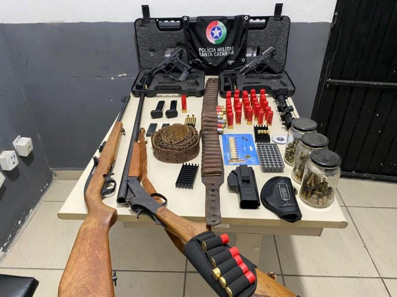 Homem é detido por porte ilegal de arma de fogo e disparo em via pública no bairro Boa Vista