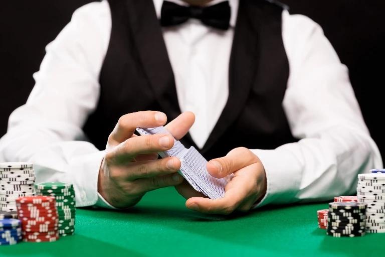 Atividade em clube de pôquer com apostas não configura vínculo de emprego