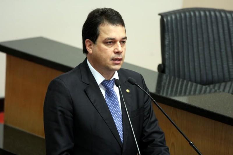 Deputado volta a atacar as secretarias regionais
