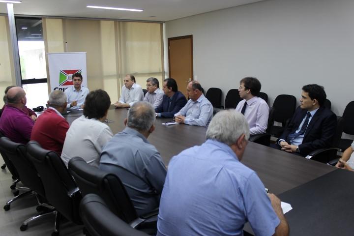 União recebe documento que solicita prédio para nova sede do Legislativo