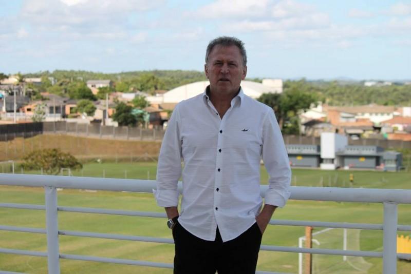 'Assim que o presidente sair, eu saio com ele', avisa Edson Gaúcho