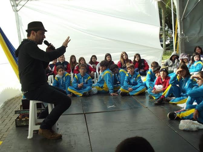 Alunos do Arroio do Silva visitaram Feira do Livro em Araranguá 