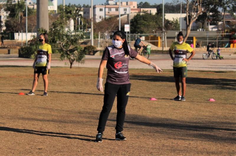 Futebol e futsal feminino de Criciúma mantém rotinas de treinos